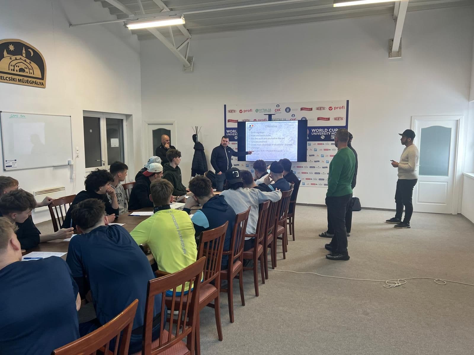 Provocarea sezonului pentru tricolorii juniori: Campionatul Mondial, Divizia II/A